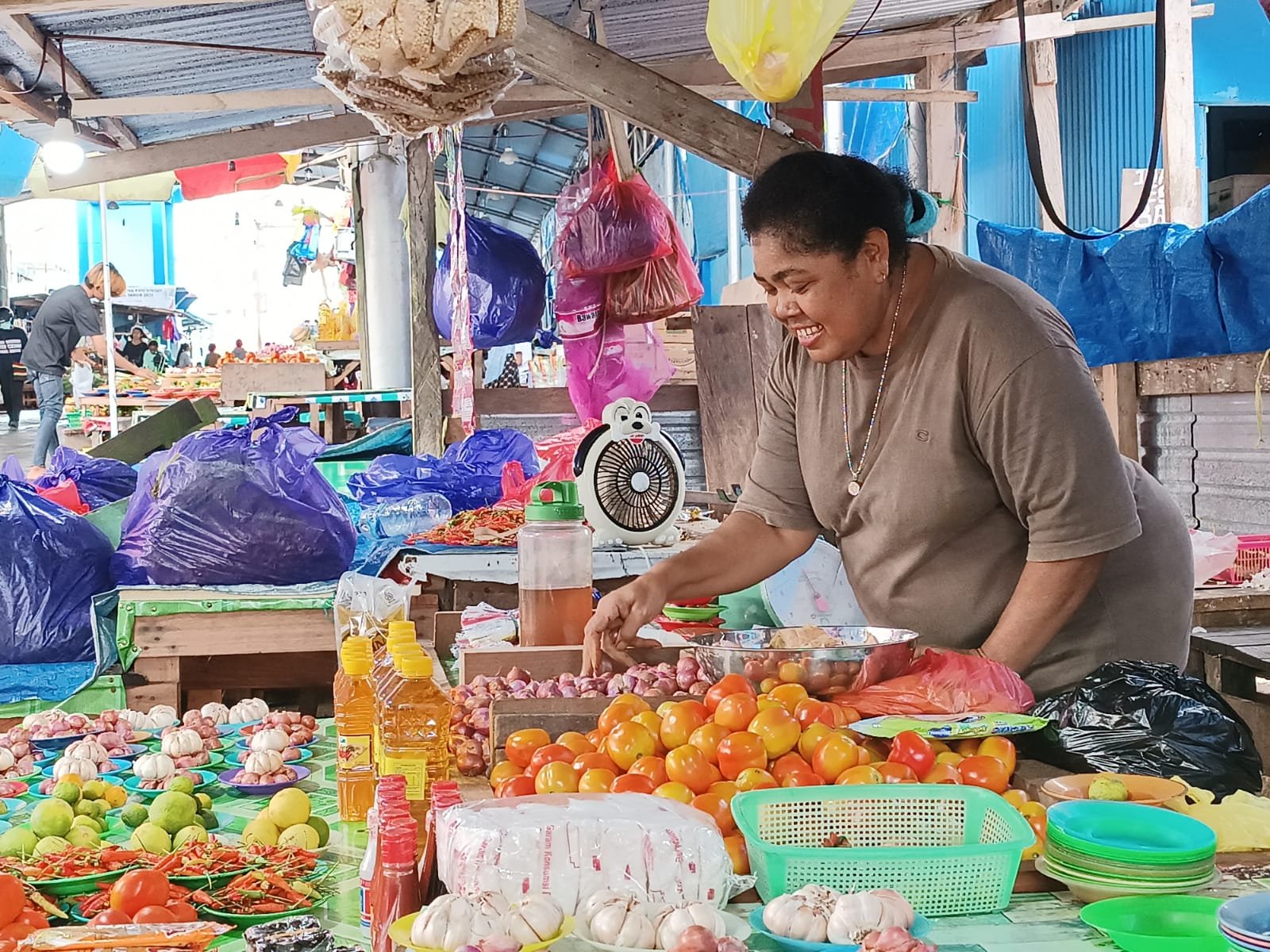 Menyambut Bulan Puasa, Harga Bumbu Dapur Di Pasar Ikan Biak Melonjak ...